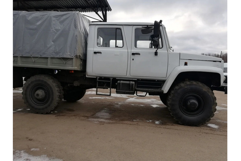 Автомобиль  Садко  рыболов снегоболотоход 33088 двухрядная  кабина