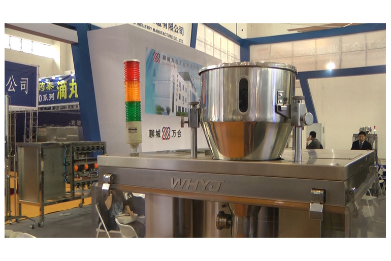 Automatic equipment for obtaining extracts of medicinal plants in pharmaceutical production